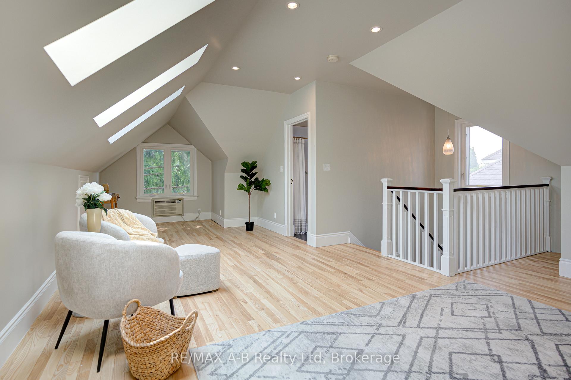 Photo 25 of 120 John Street N, Stratford — HOMEH