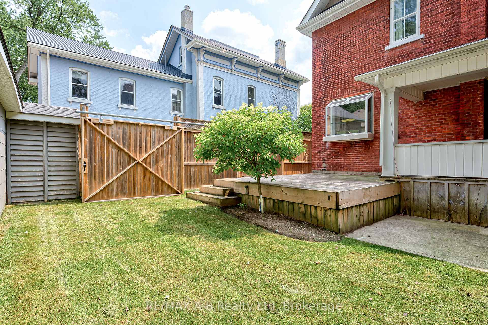 Photo 29 of 120 John Street N, Stratford — HOMEH