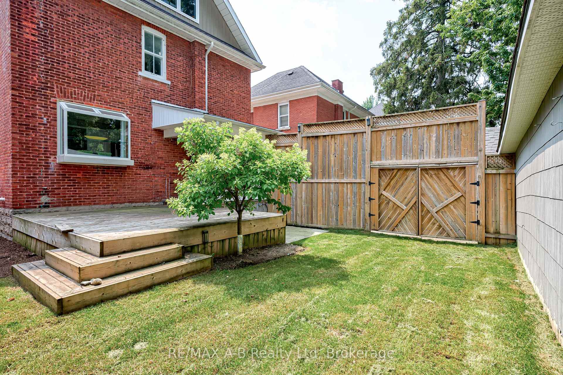 Photo 30 of 120 John Street N, Stratford — HOMEH