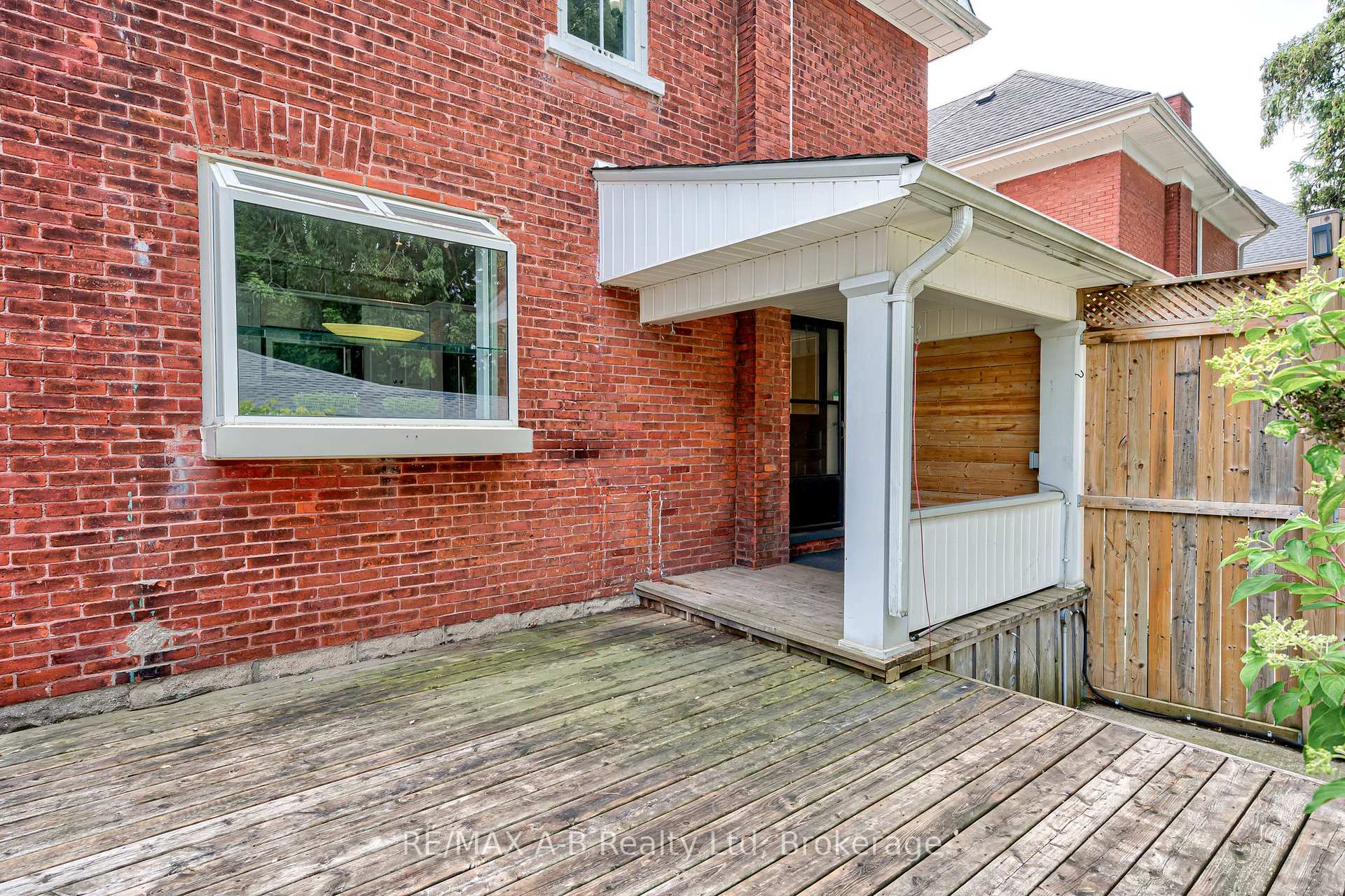 Photo 32 of 120 John Street N, Stratford — HOMEH