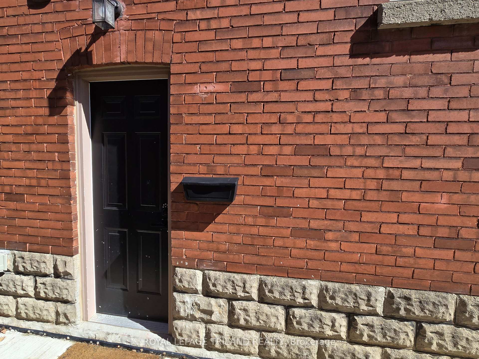 Photo 3 of Unit B, 40 Myrtle Street, St. Thomas — HOMEH