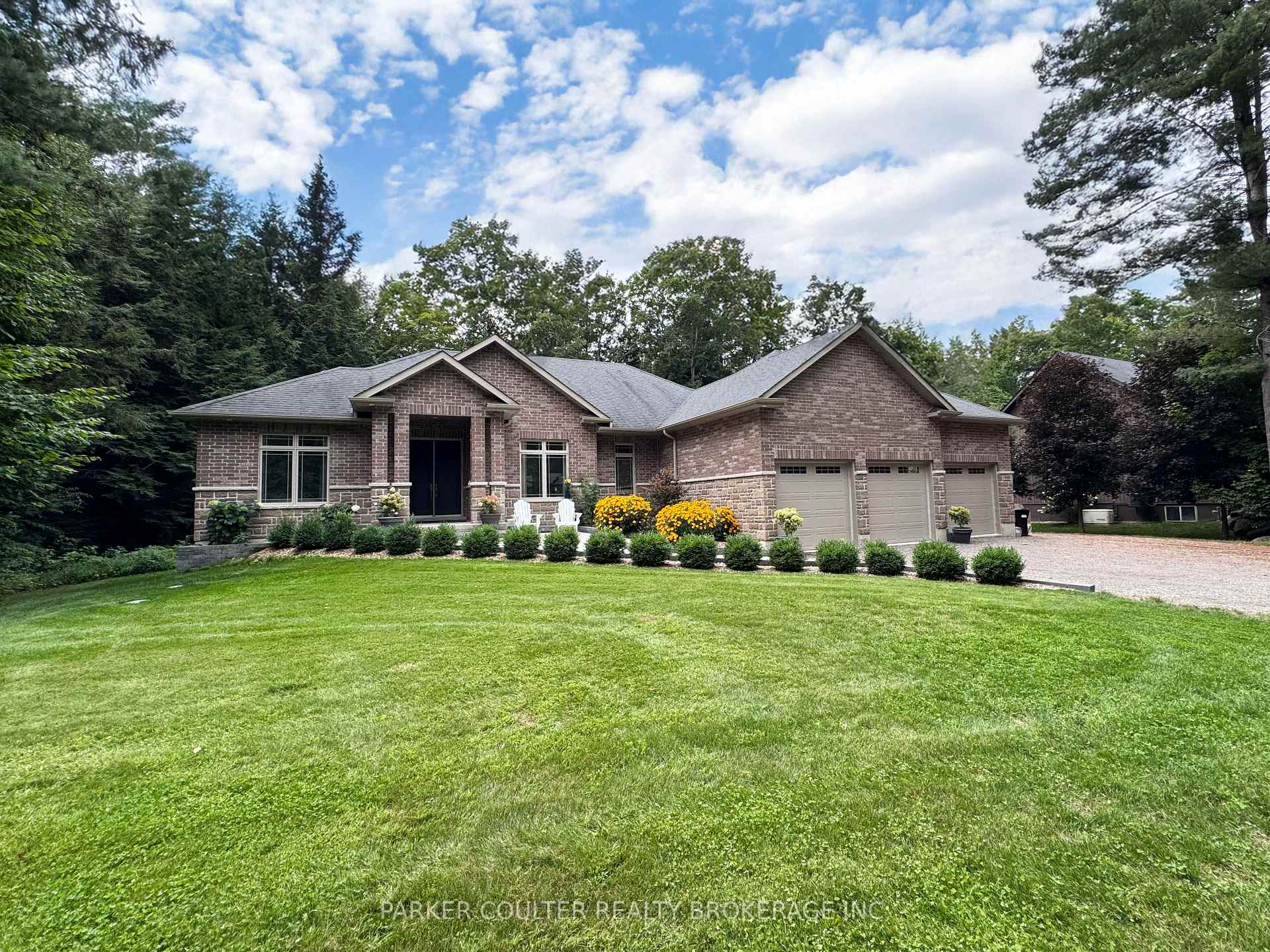 Photo 1 of 20 Marni Lane, Springwater, Rural Springwater — HOMEH