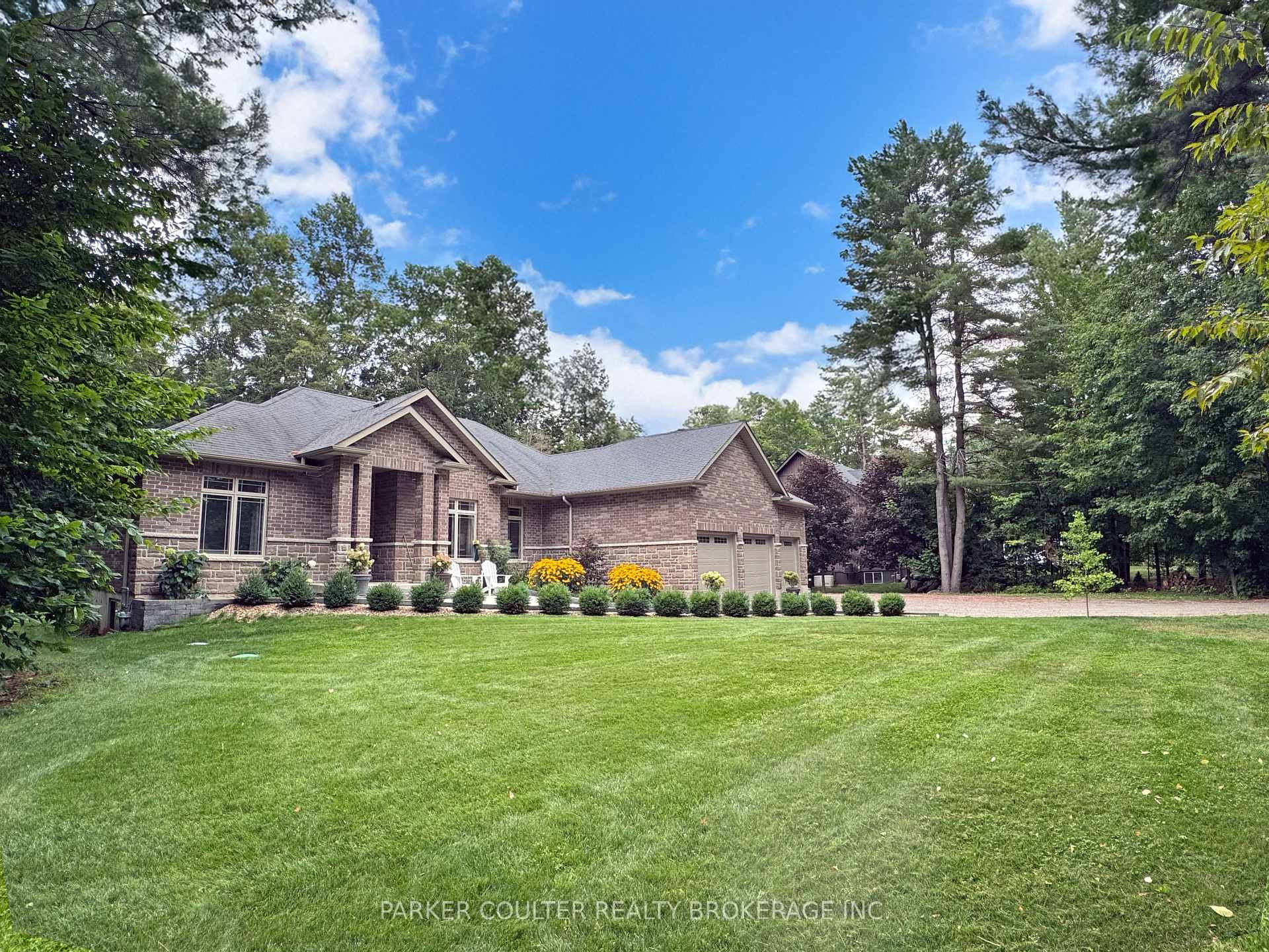 Photo 2 of 20 Marni Lane, Springwater, Rural Springwater — HOMEH