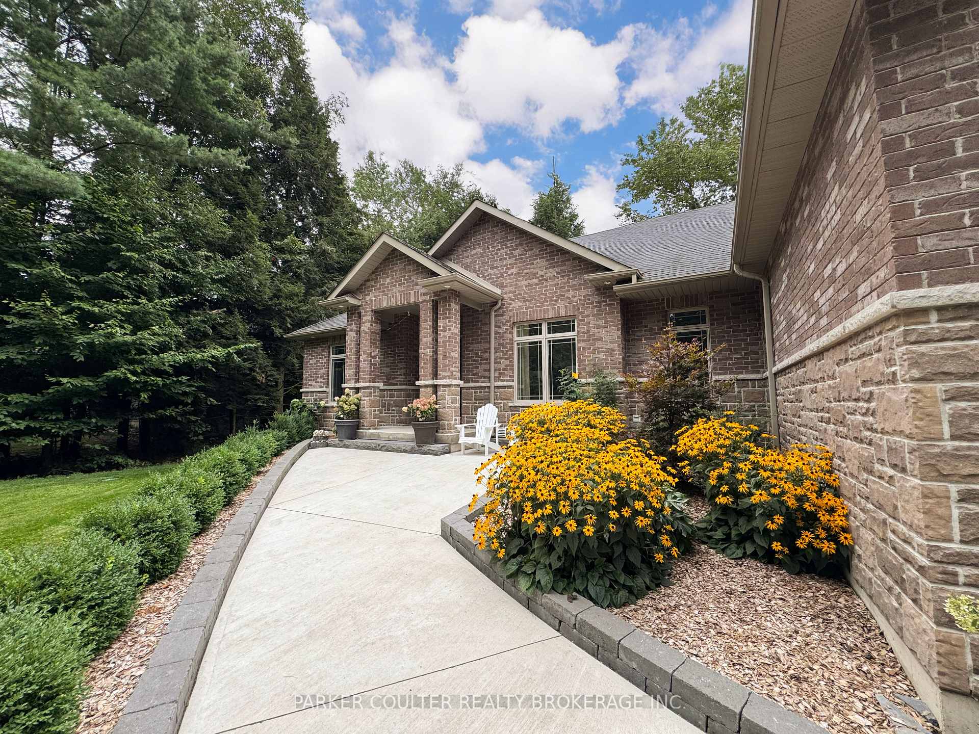 Photo 5 of 20 Marni Lane, Springwater, Rural Springwater — HOMEH