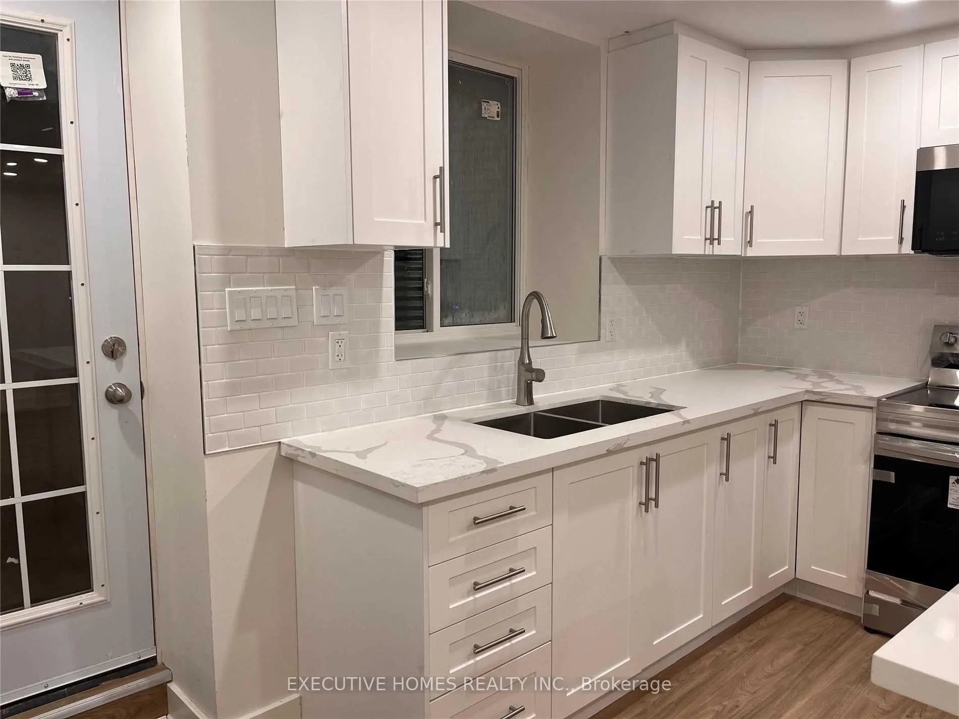 Photo 5 of 59 Golden Hawk Drive, Hamilton, Waterdown — HOMEH