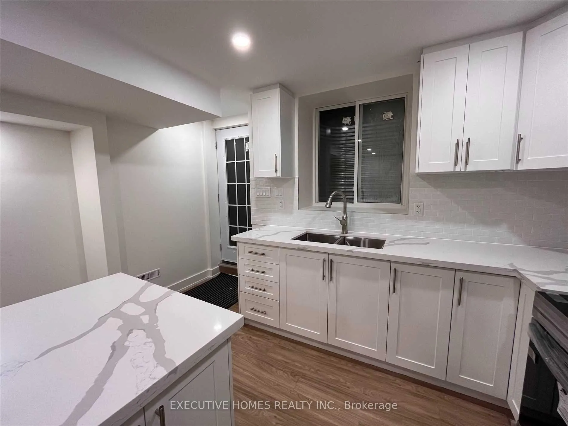 Photo 6 of 59 Golden Hawk Drive, Hamilton, Waterdown — HOMEH
