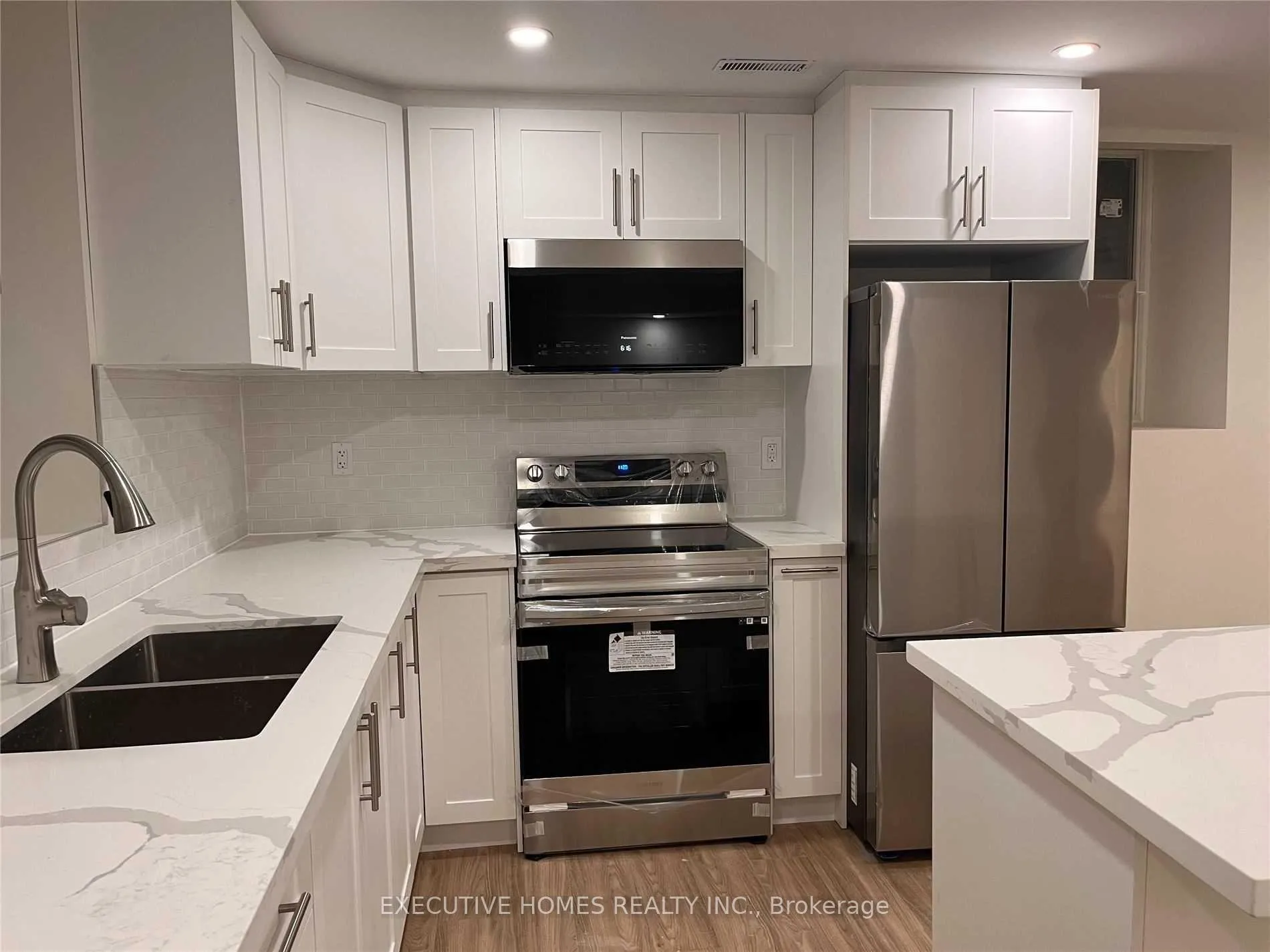 Photo 7 of 59 Golden Hawk Drive, Hamilton, Waterdown — HOMEH