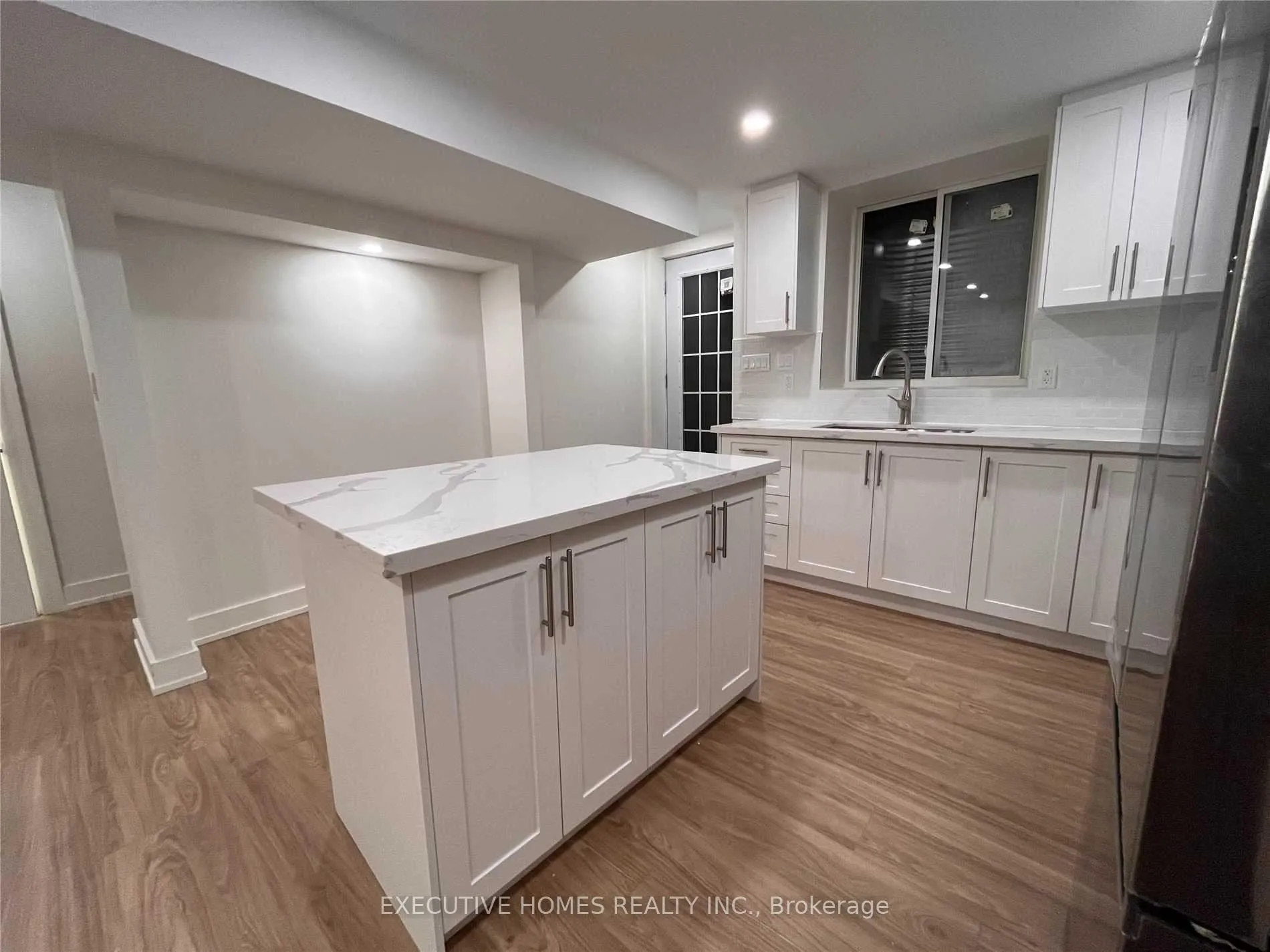 Photo 8 of 59 Golden Hawk Drive, Hamilton, Waterdown — HOMEH