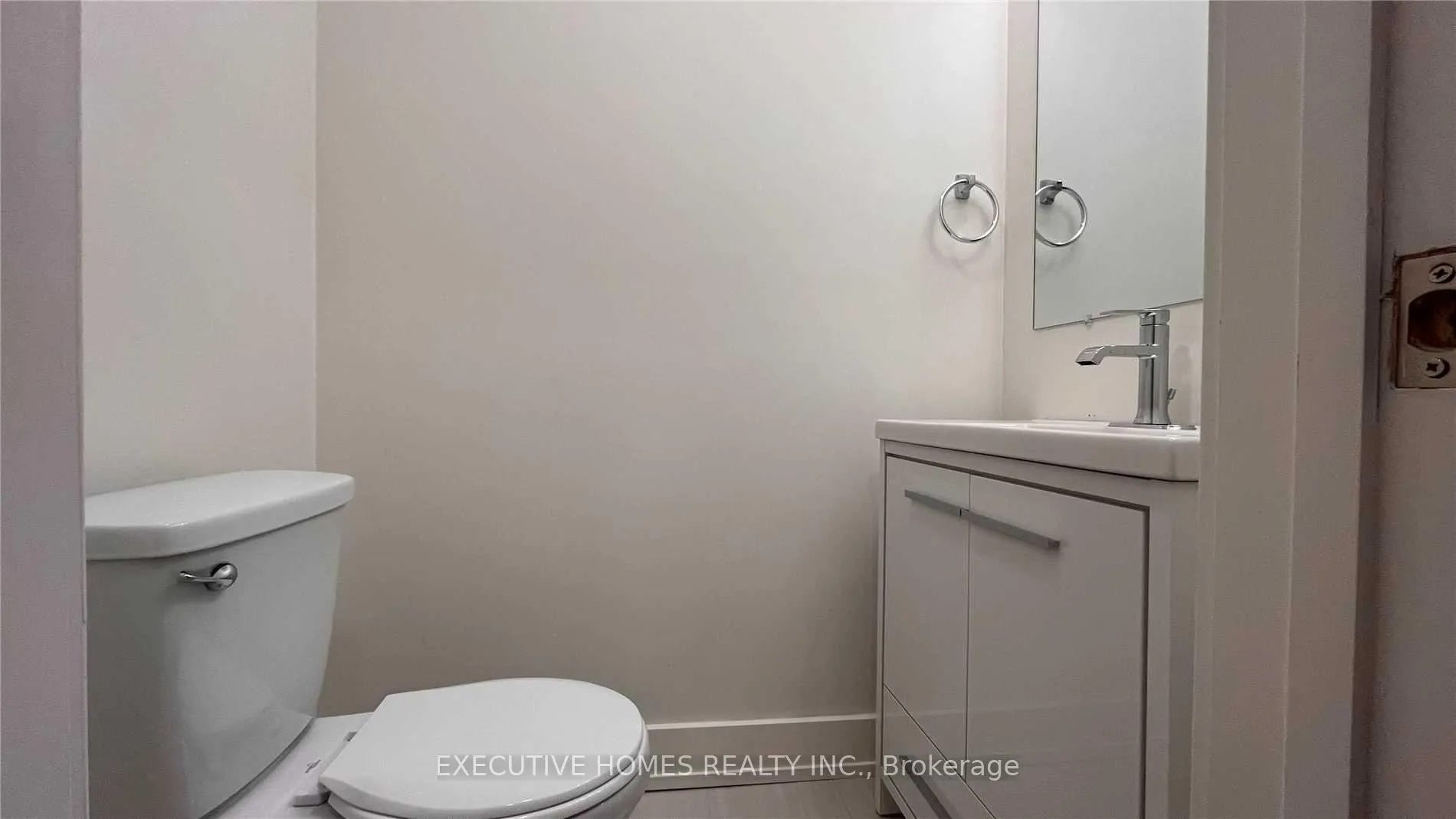 Photo 14 of 59 Golden Hawk Drive, Hamilton, Waterdown — HOMEH