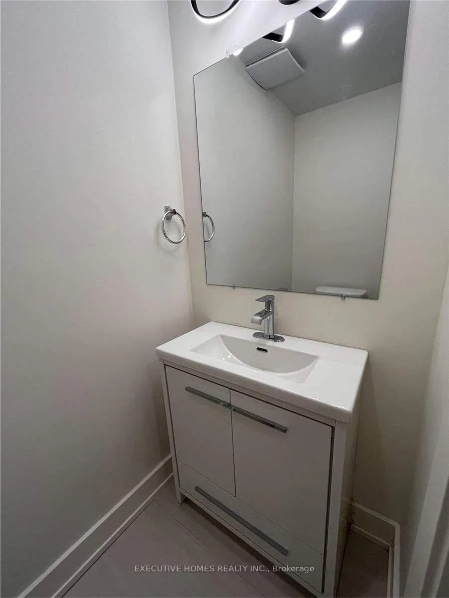 Photo 15 of 59 Golden Hawk Drive, Hamilton, Waterdown — HOMEH