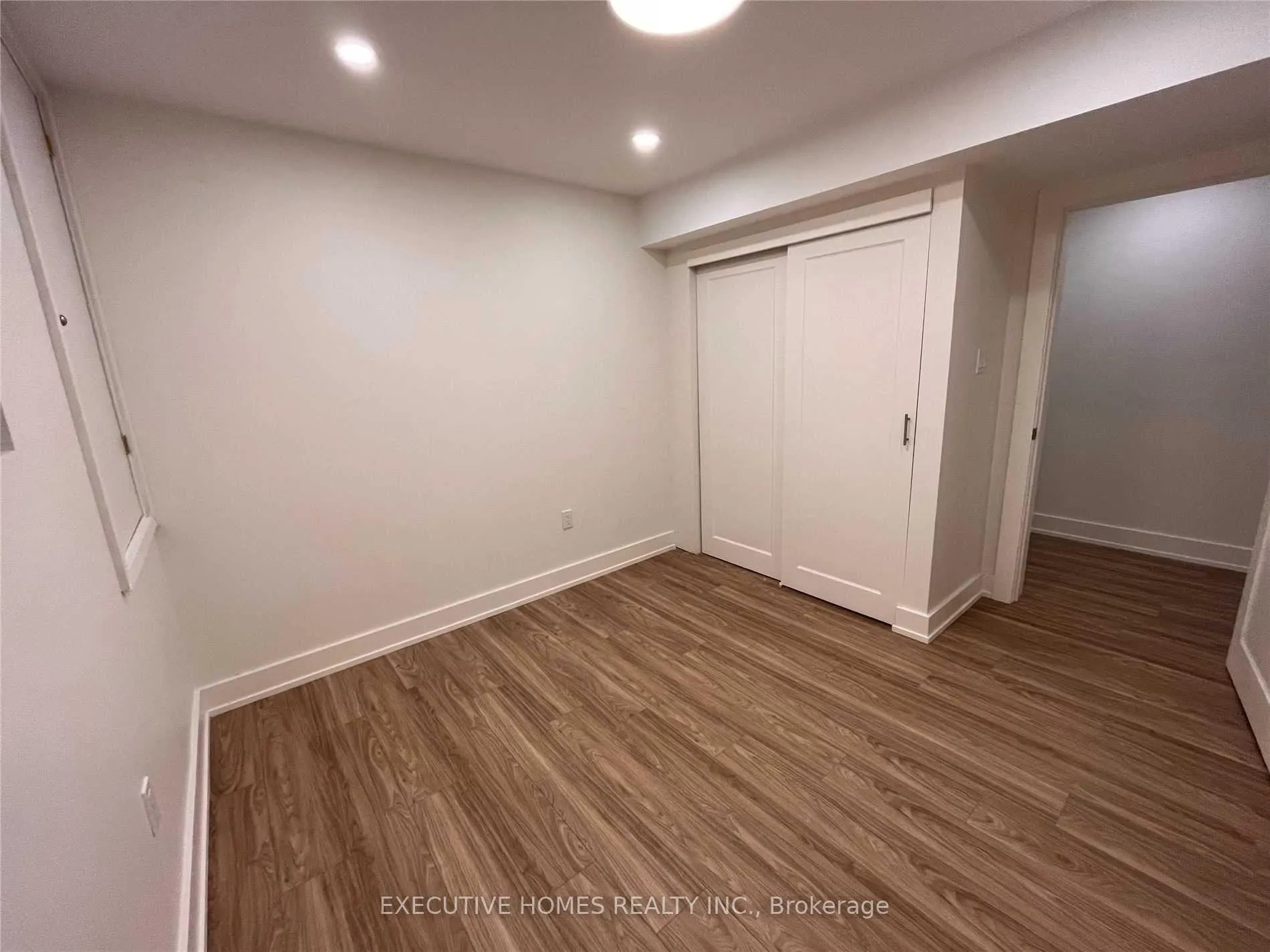 Photo 17 of 59 Golden Hawk Drive, Hamilton, Waterdown — HOMEH