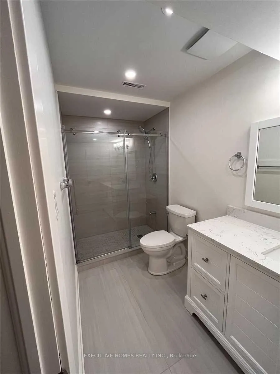 Photo 18 of 59 Golden Hawk Drive, Hamilton, Waterdown — HOMEH