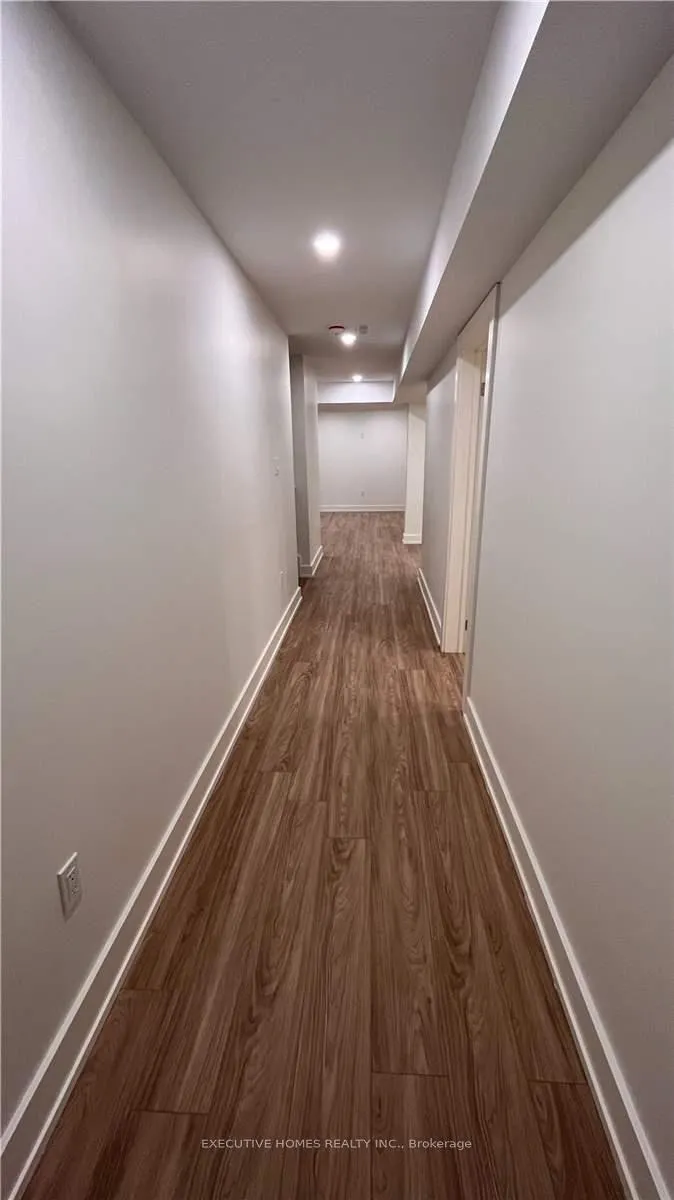 Photo 19 of 59 Golden Hawk Drive, Hamilton, Waterdown — HOMEH
