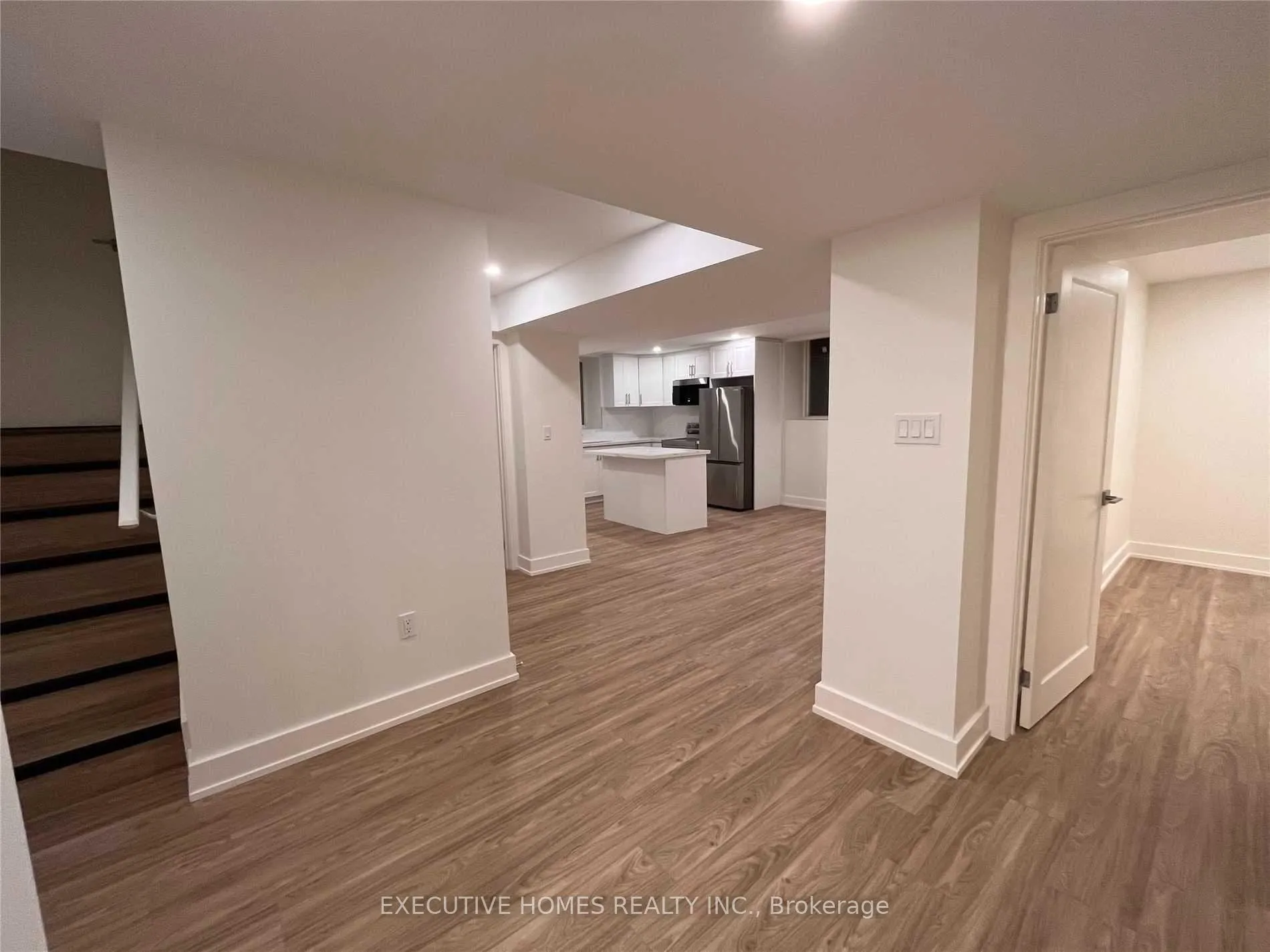 Photo 21 of 59 Golden Hawk Drive, Hamilton, Waterdown — HOMEH