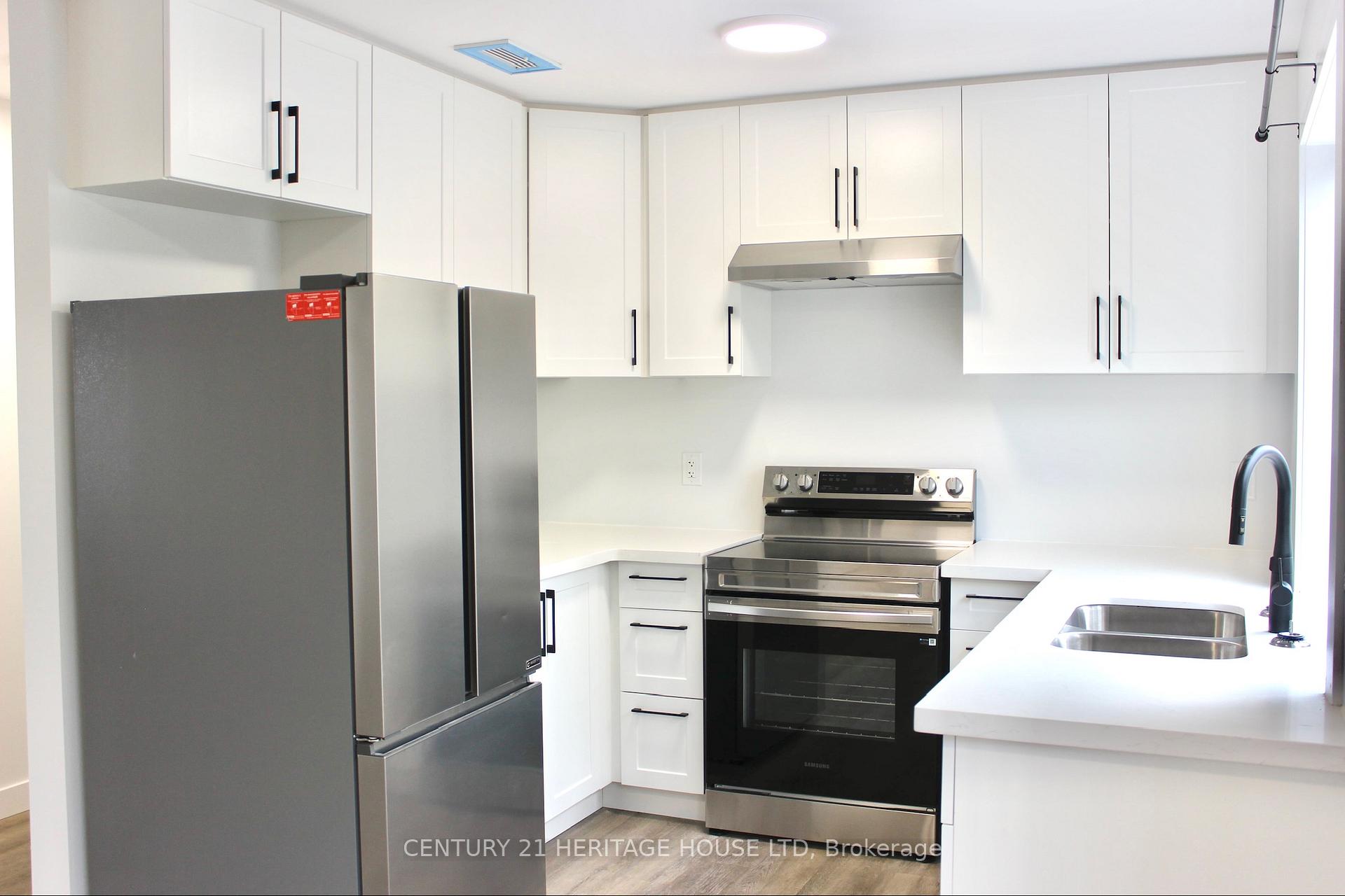 Photo 2 of Unit 4, 9 Miller Street N, St. Thomas — HOMEH