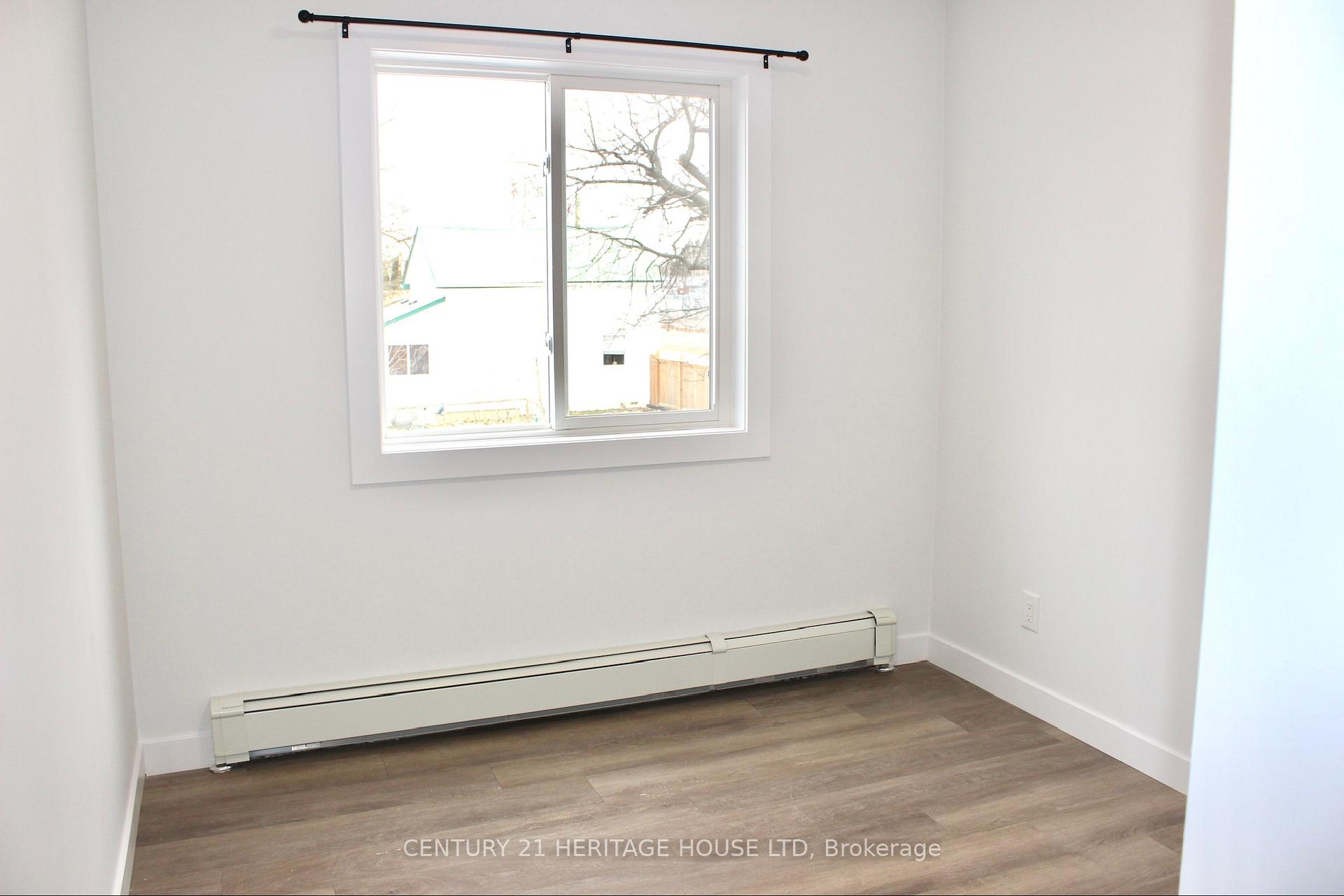 Photo 4 of Unit 4, 9 Miller Street N, St. Thomas — HOMEH