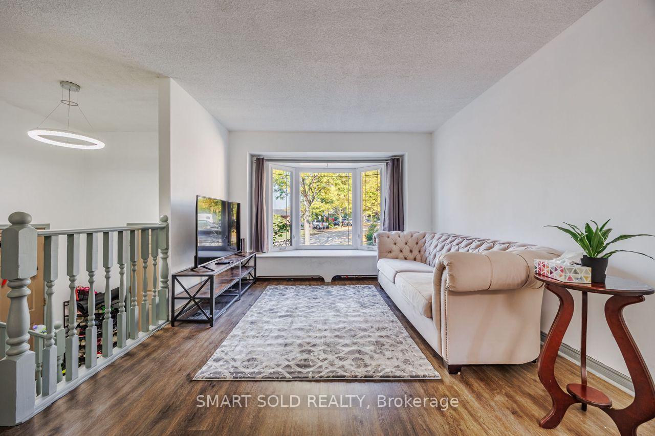 Photo 3 of 44 Hemlock Street, St. Catharines, Burleigh Hill — HOMEH