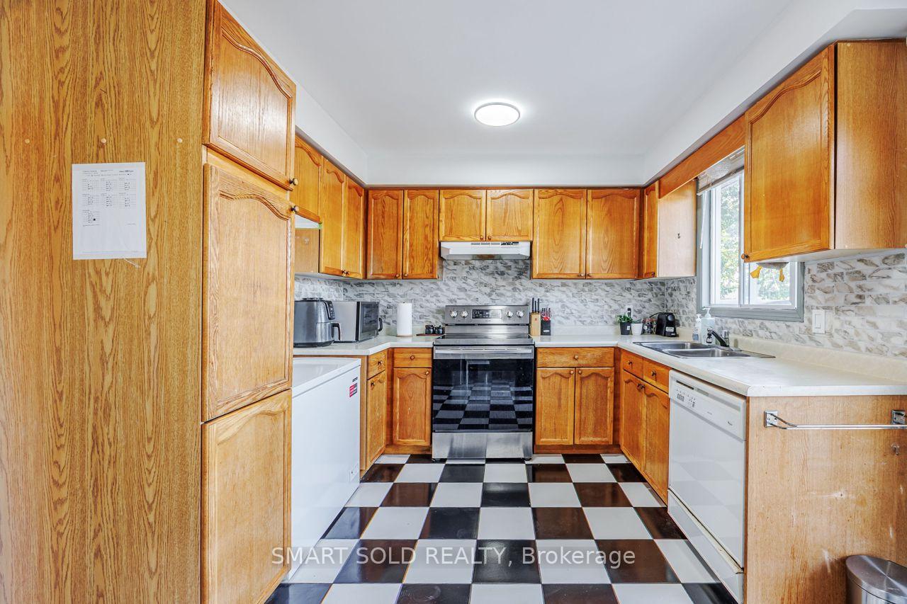 Photo 7 of 44 Hemlock Street, St. Catharines, Burleigh Hill — HOMEH