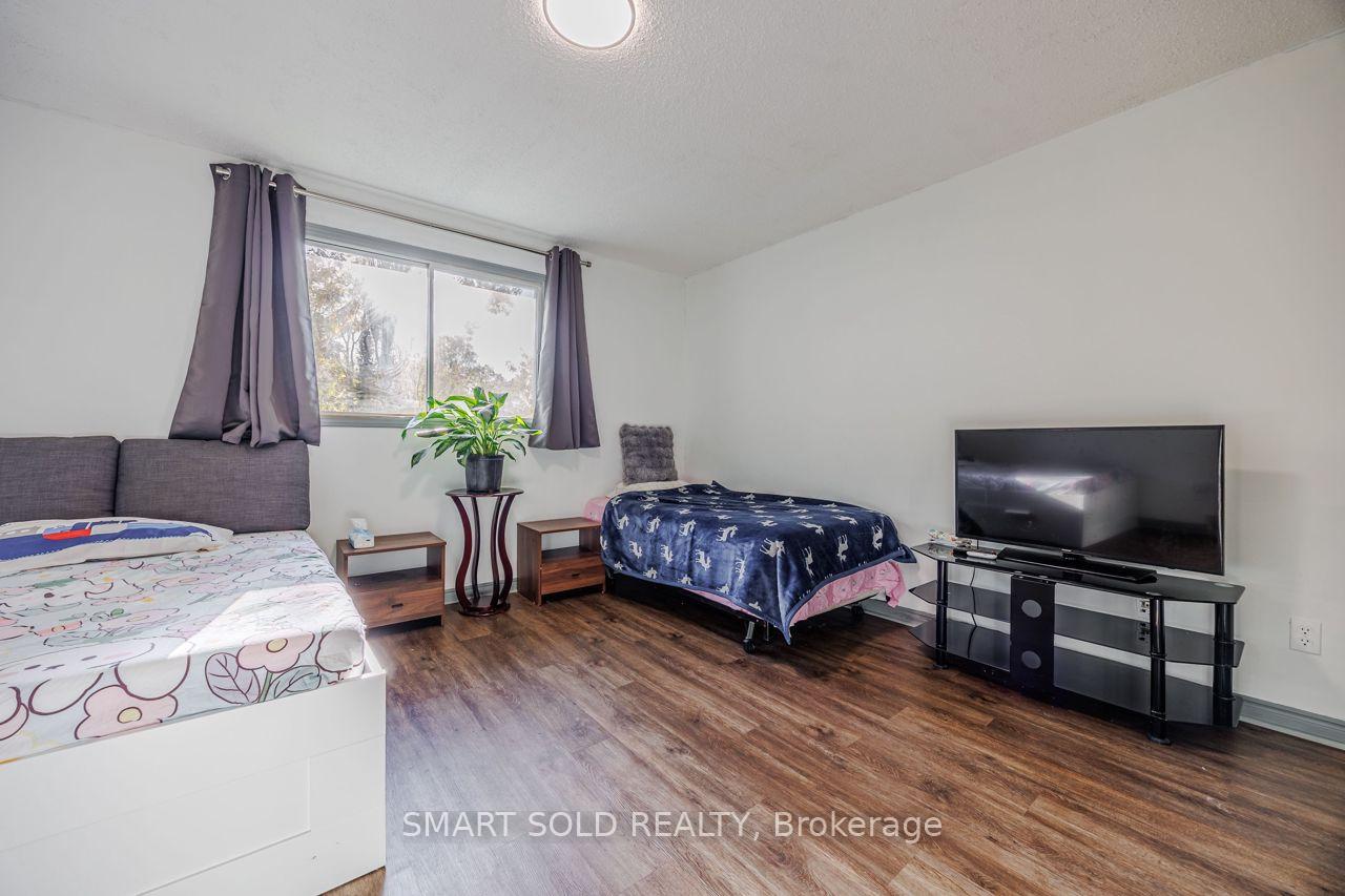 Photo 12 of 44 Hemlock Street, St. Catharines, Burleigh Hill — HOMEH
