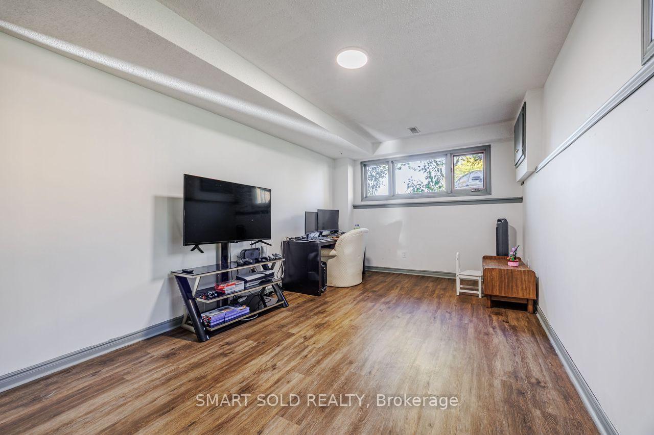 Photo 17 of 44 Hemlock Street, St. Catharines, Burleigh Hill — HOMEH