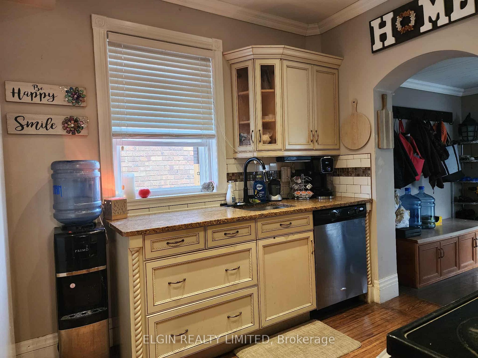 Photo 4 of 82 Fifth Avenue, St. Thomas — HOMEH