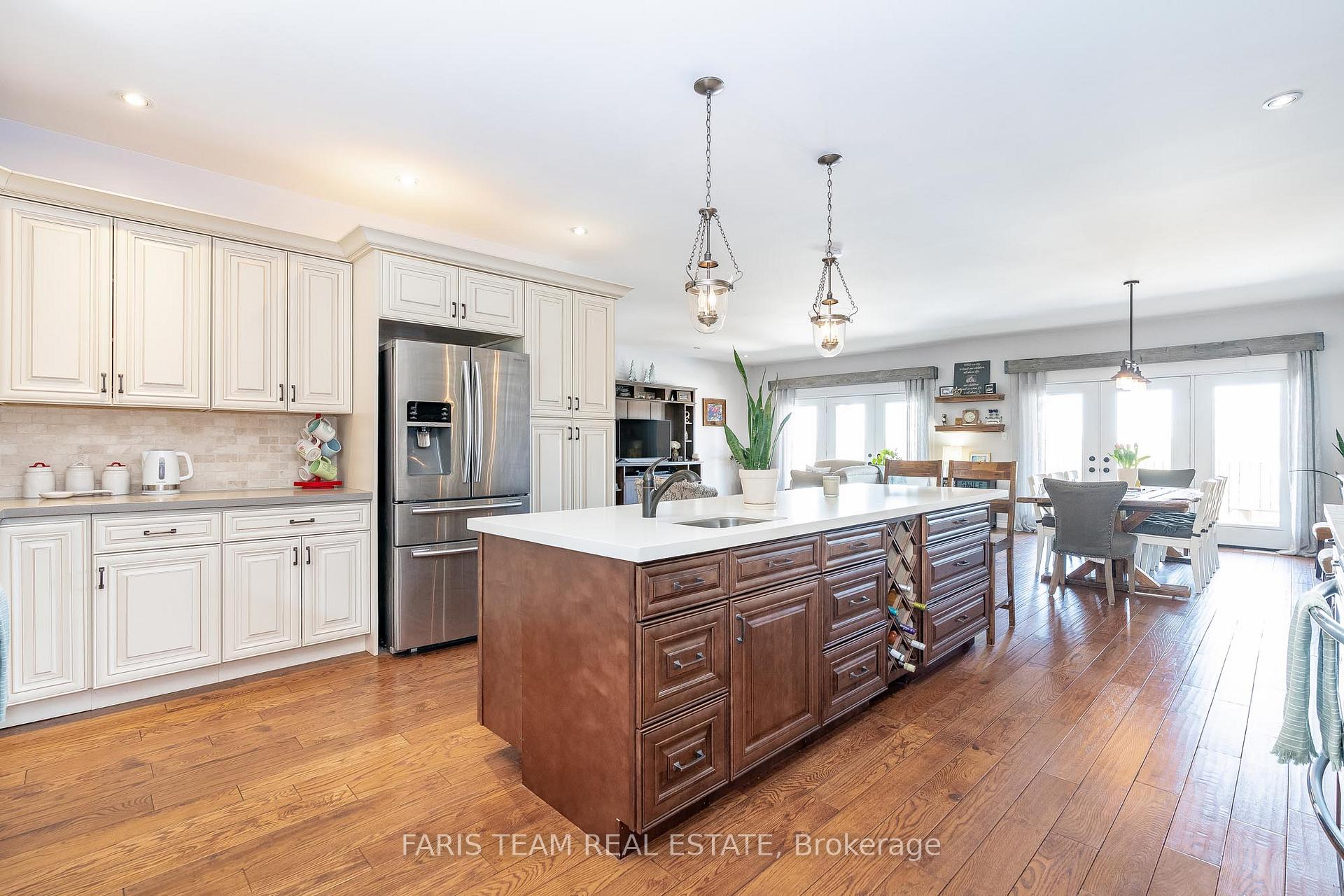 Photo 5 of 1933 Vespra Valley Road, Springwater, Minesing — HOMEH