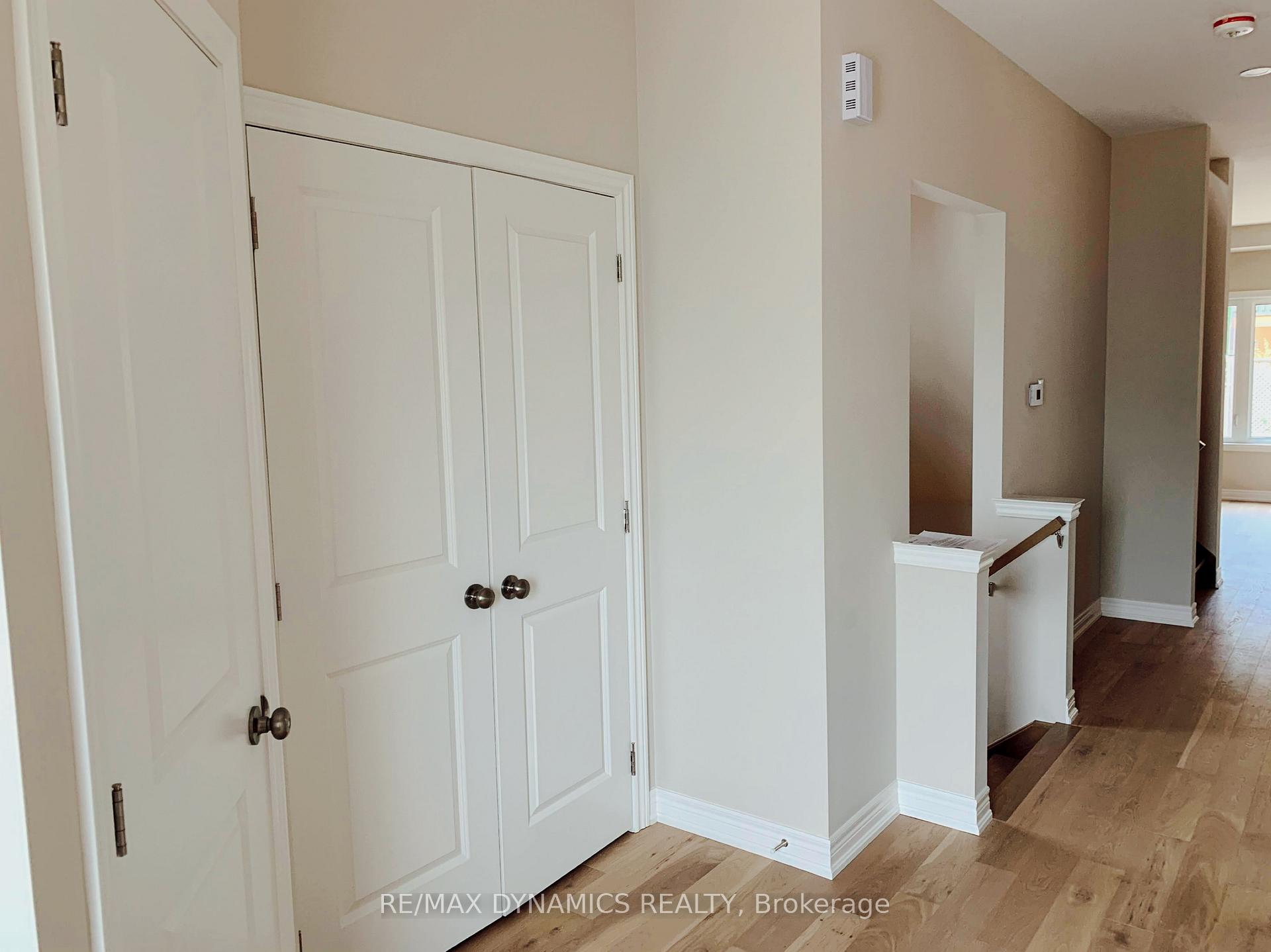 Photo 3 of 39 C Beachaven Drive, St. Catharines, Port Weller — HOMEH