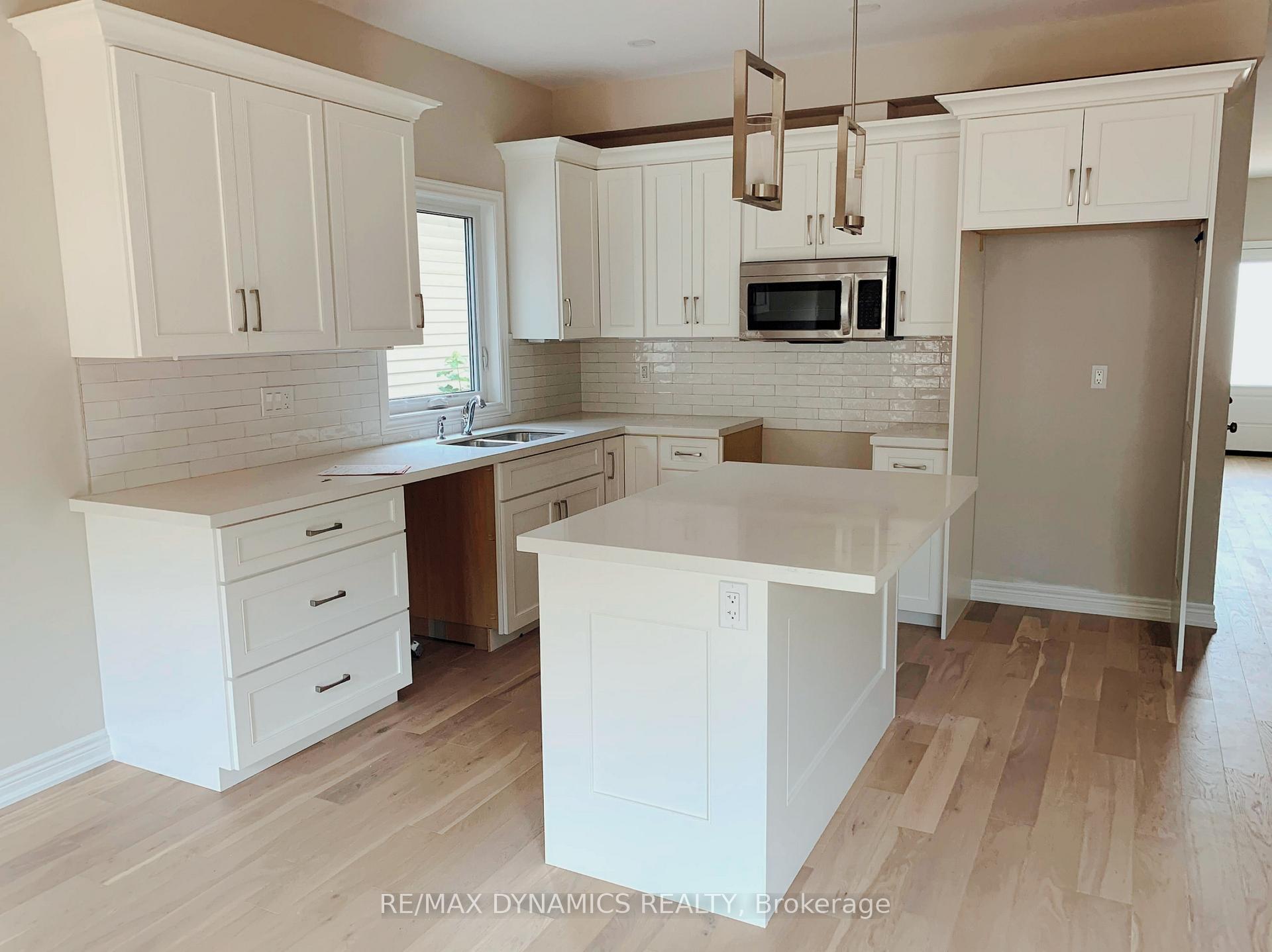 Photo 7 of 39 C Beachaven Drive, St. Catharines, Port Weller — HOMEH