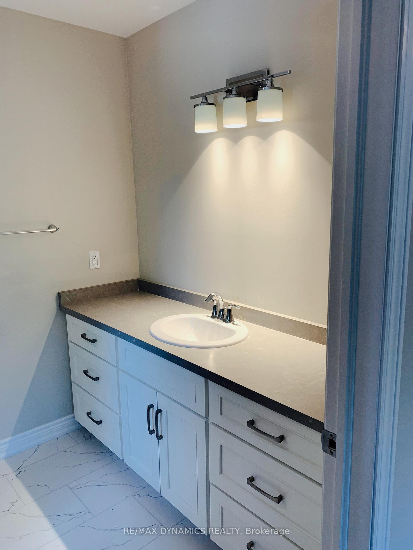 Photo 18 of 39 C Beachaven Drive, St. Catharines, Port Weller — HOMEH
