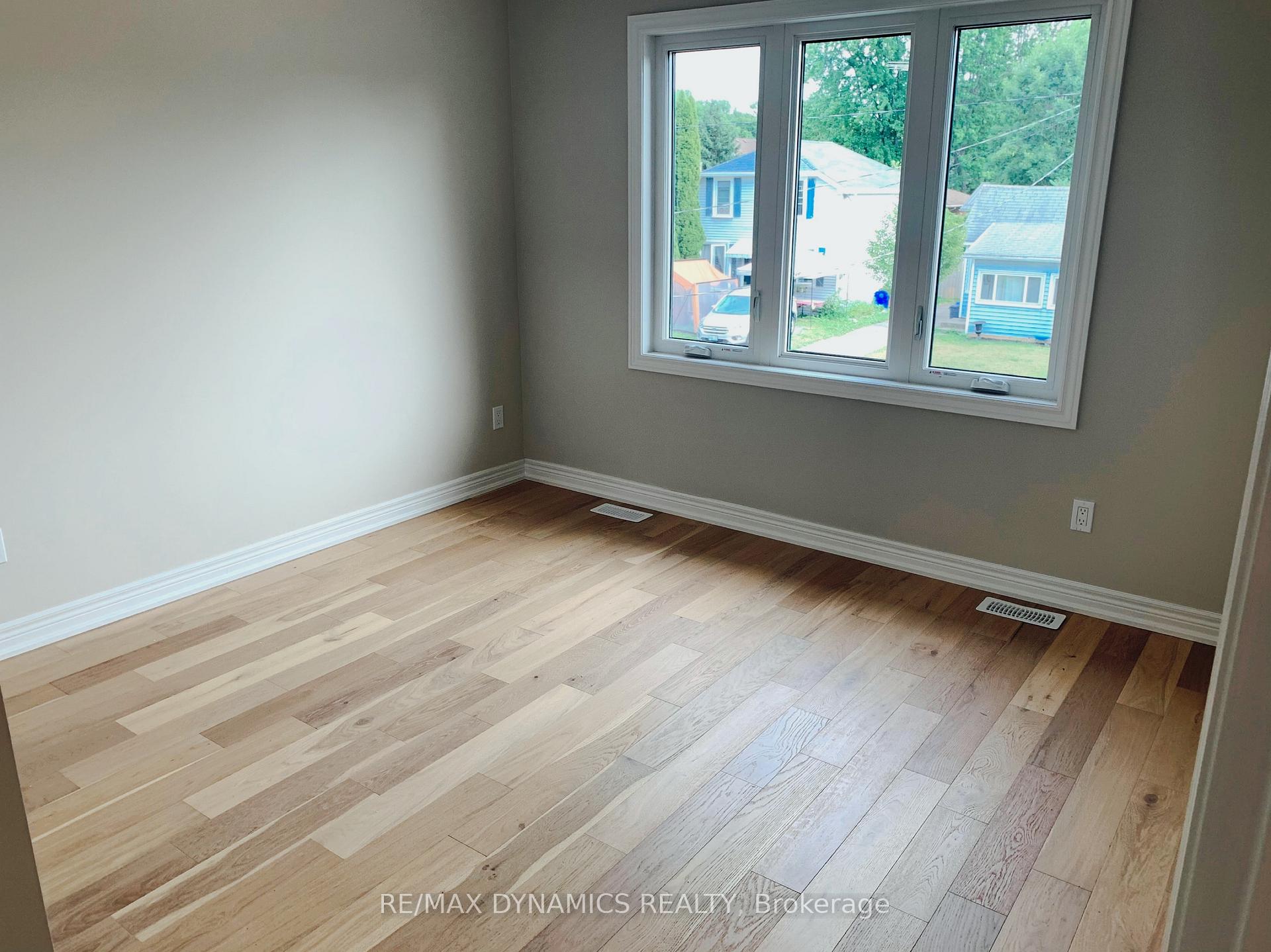 Photo 20 of 39 C Beachaven Drive, St. Catharines, Port Weller — HOMEH