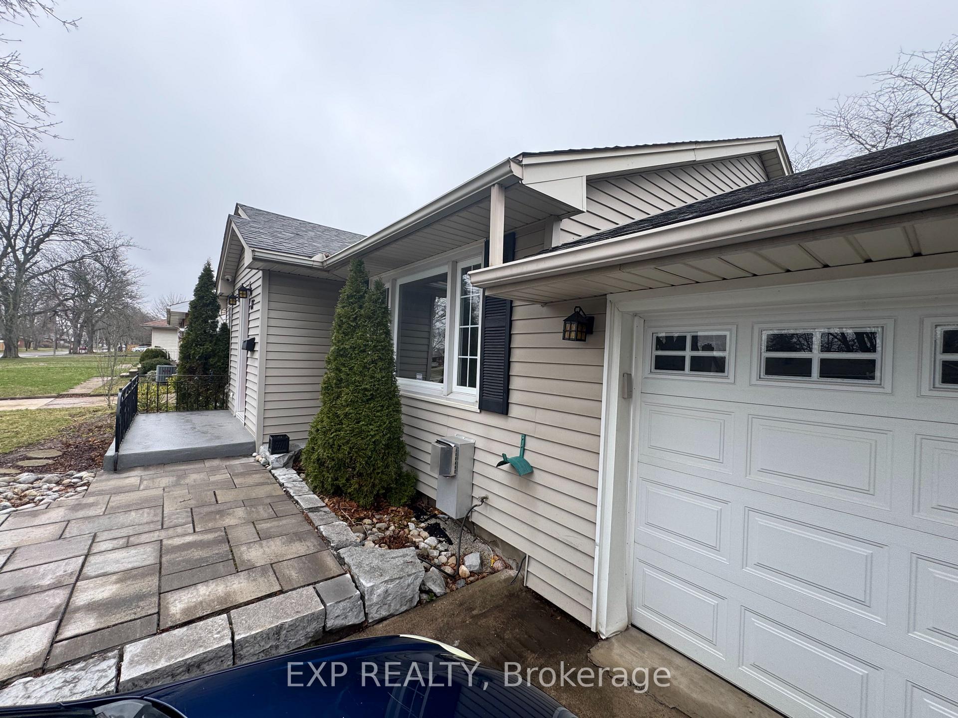 Photo 2 of 37 Masterson Drive, St. Catharines, Glendale/Glenridge — HOMEH
