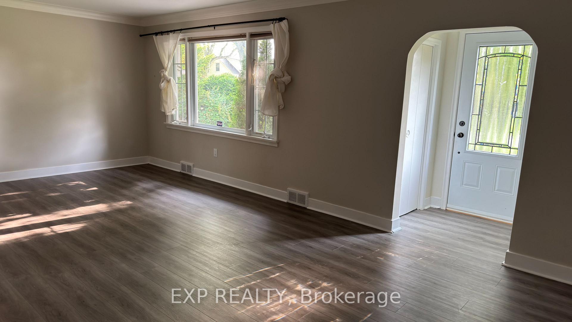 Photo 4 of 37 Masterson Drive, St. Catharines, Glendale/Glenridge — HOMEH