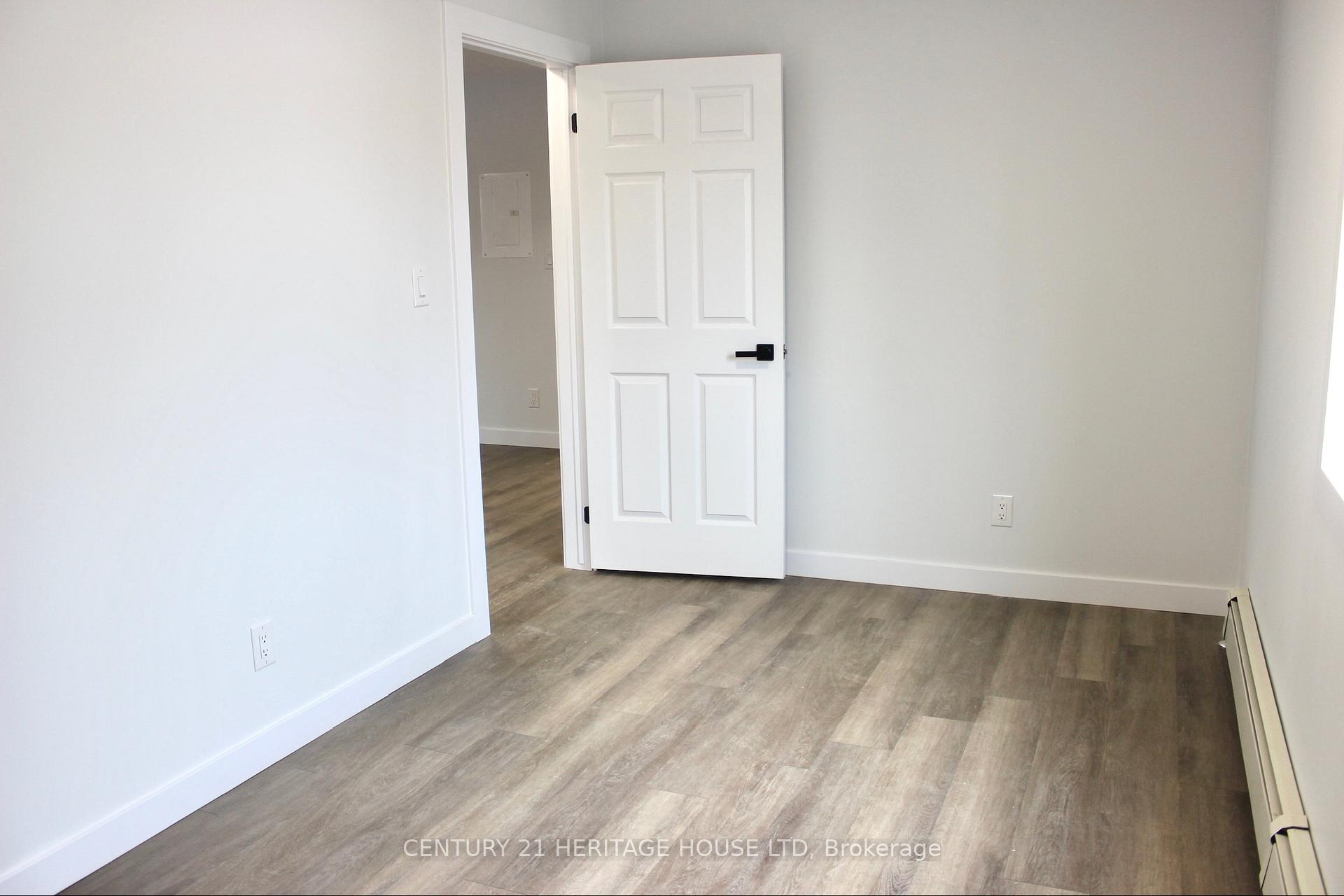 Photo 6 of Unit 3, 9 Miller Street N, St. Thomas — HOMEH