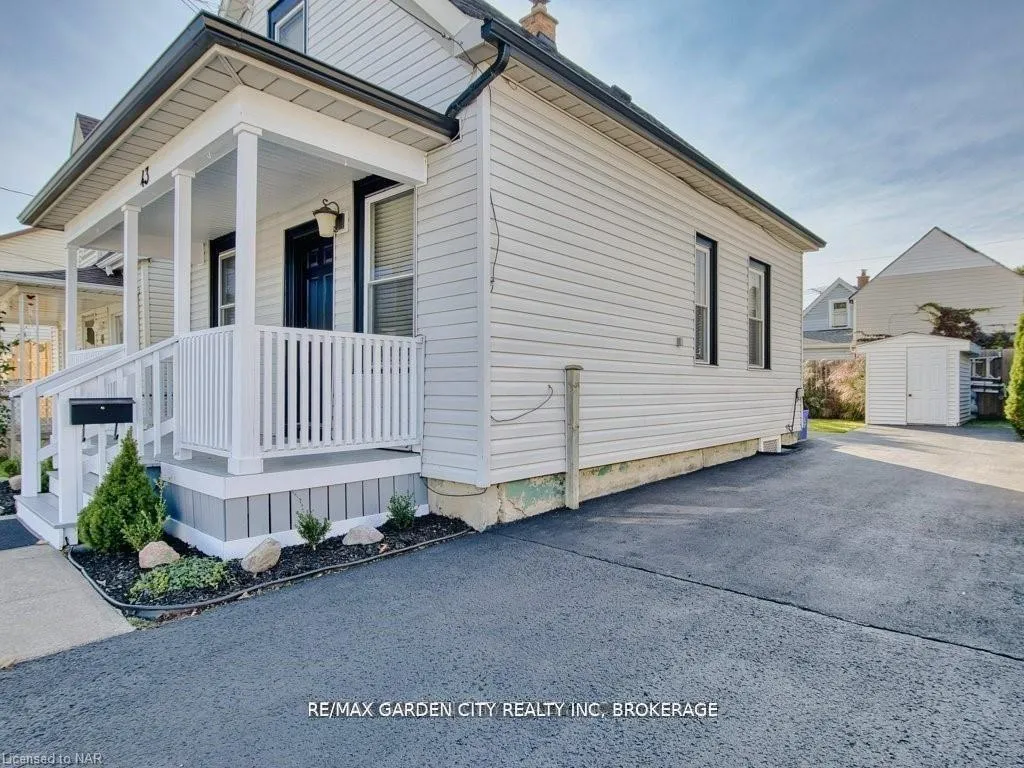 Photo 4 of 43 St George Street, St. Catharines, Facer — HOMEH