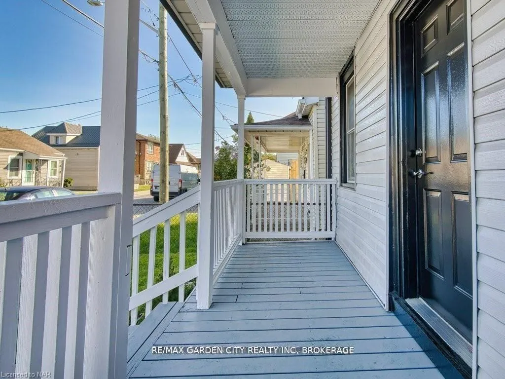 Photo 5 of 43 St George Street, St. Catharines, Facer — HOMEH