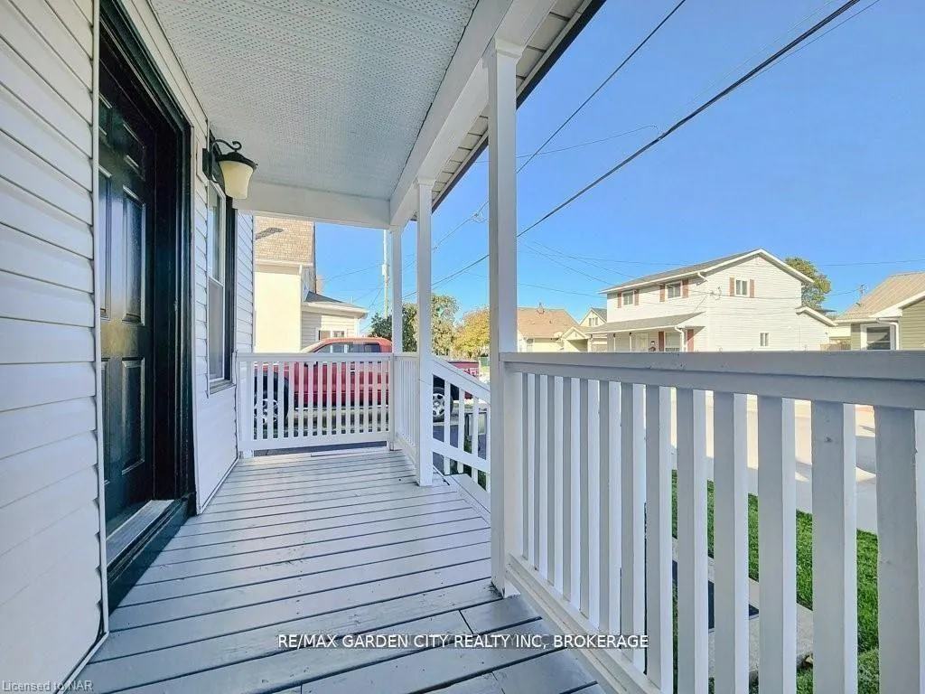 Photo 6 of 43 St George Street, St. Catharines, Facer — HOMEH