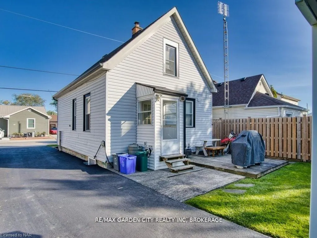 Photo 7 of 43 St George Street, St. Catharines, Facer — HOMEH