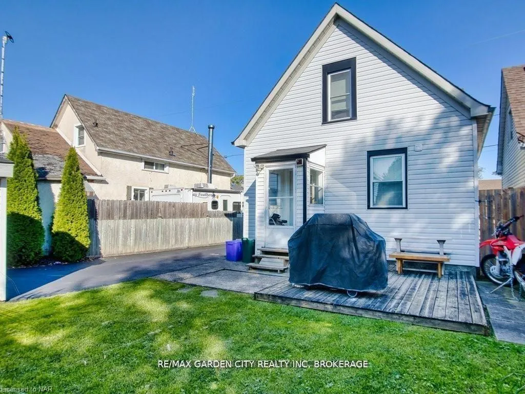 Photo 8 of 43 St George Street, St. Catharines, Facer — HOMEH