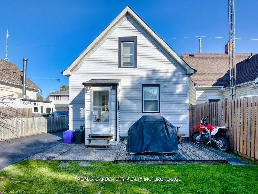 Photo 9 of 43 St George Street, St. Catharines, Facer — HOMEH