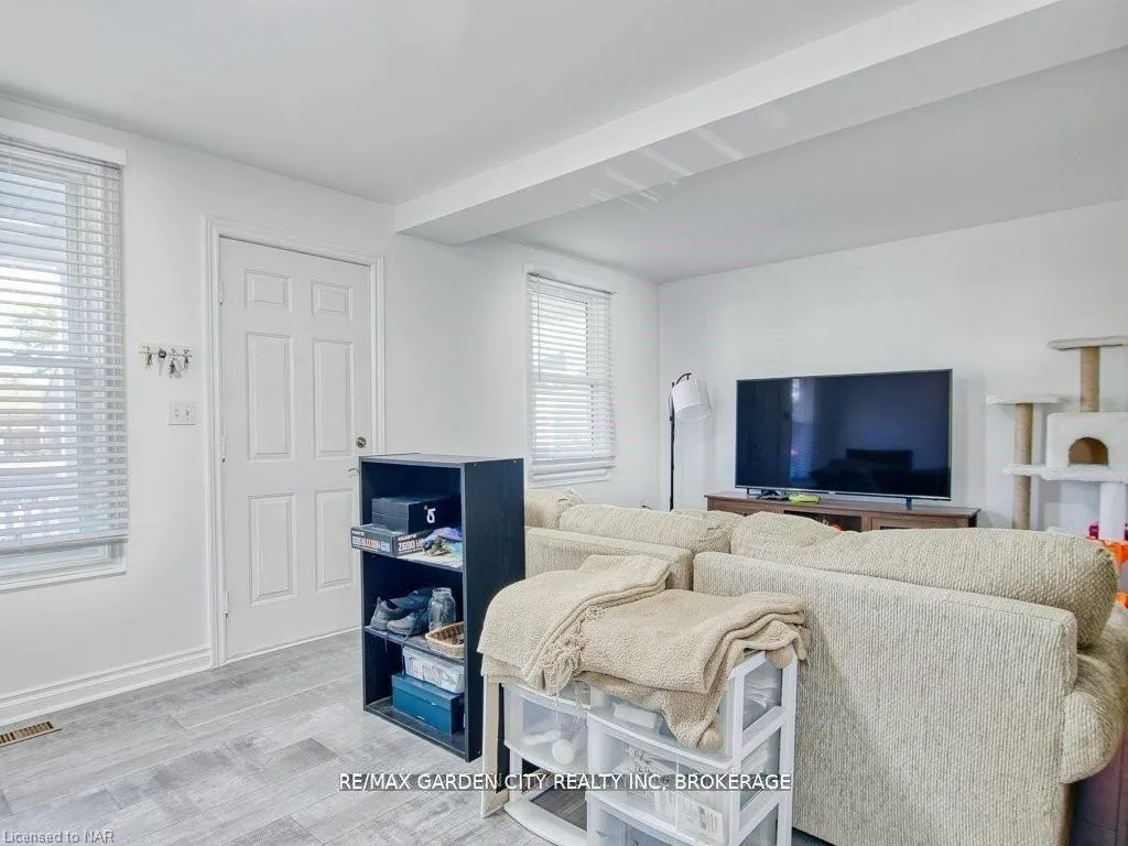 Photo 12 of 43 St George Street, St. Catharines, Facer — HOMEH