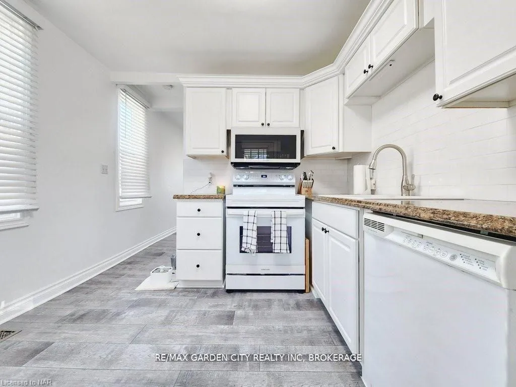 Photo 23 of 43 St George Street, St. Catharines, Facer — HOMEH