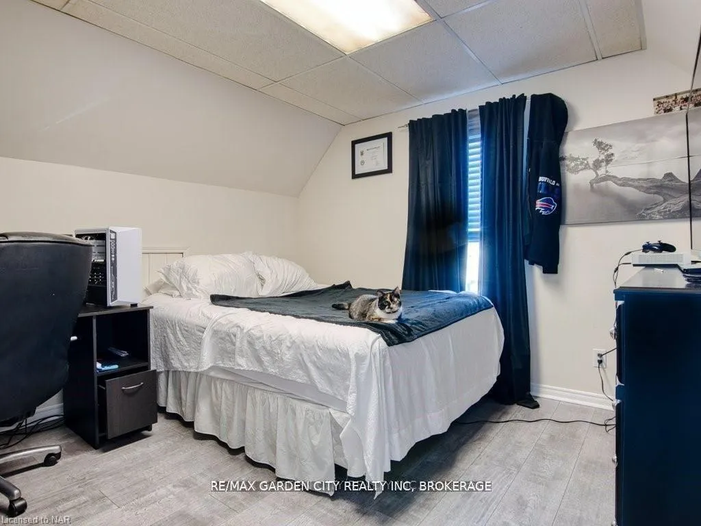 Photo 34 of 43 St George Street, St. Catharines, Facer — HOMEH