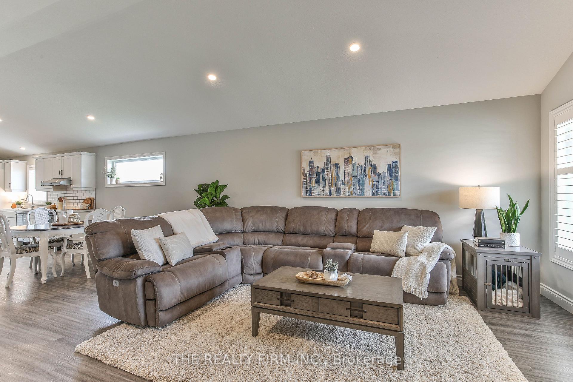 Photo 7 of 8 Royal Dornoch Drive, St. Thomas — HOMEH