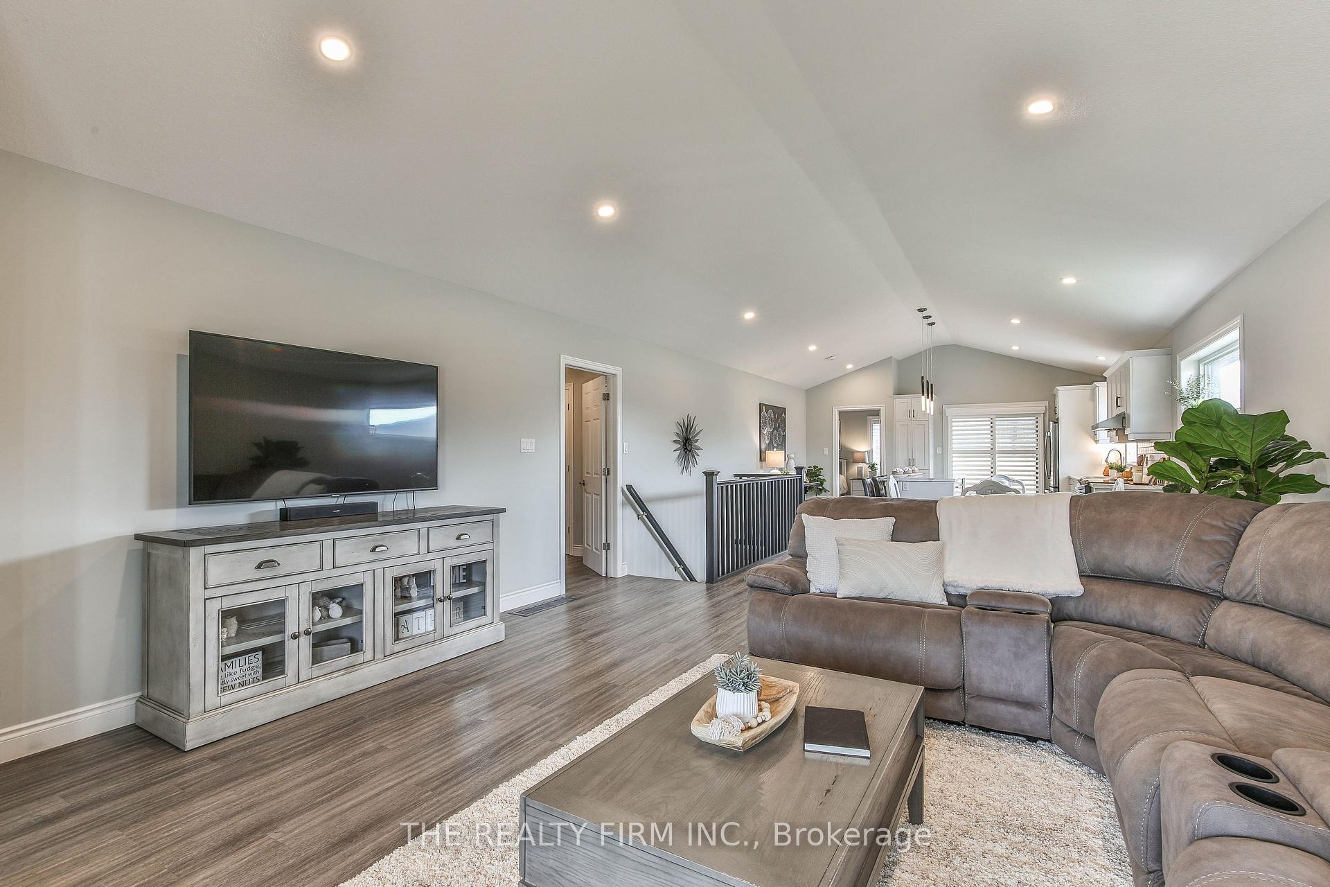 Photo 9 of 8 Royal Dornoch Drive, St. Thomas — HOMEH