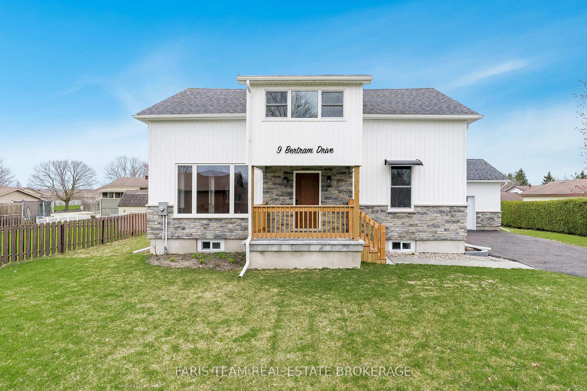 Photo 1 of 9 Bertram Drive, Springwater, Elmvale — HOMEH