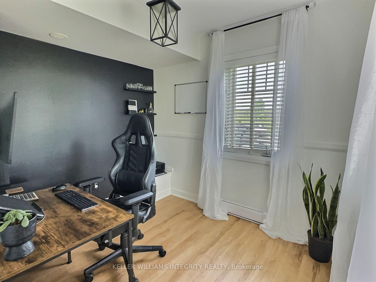 Photo 3 of 197 Par-La-Ville Circle, Ottawa, Stittsville (North) — HOMEH