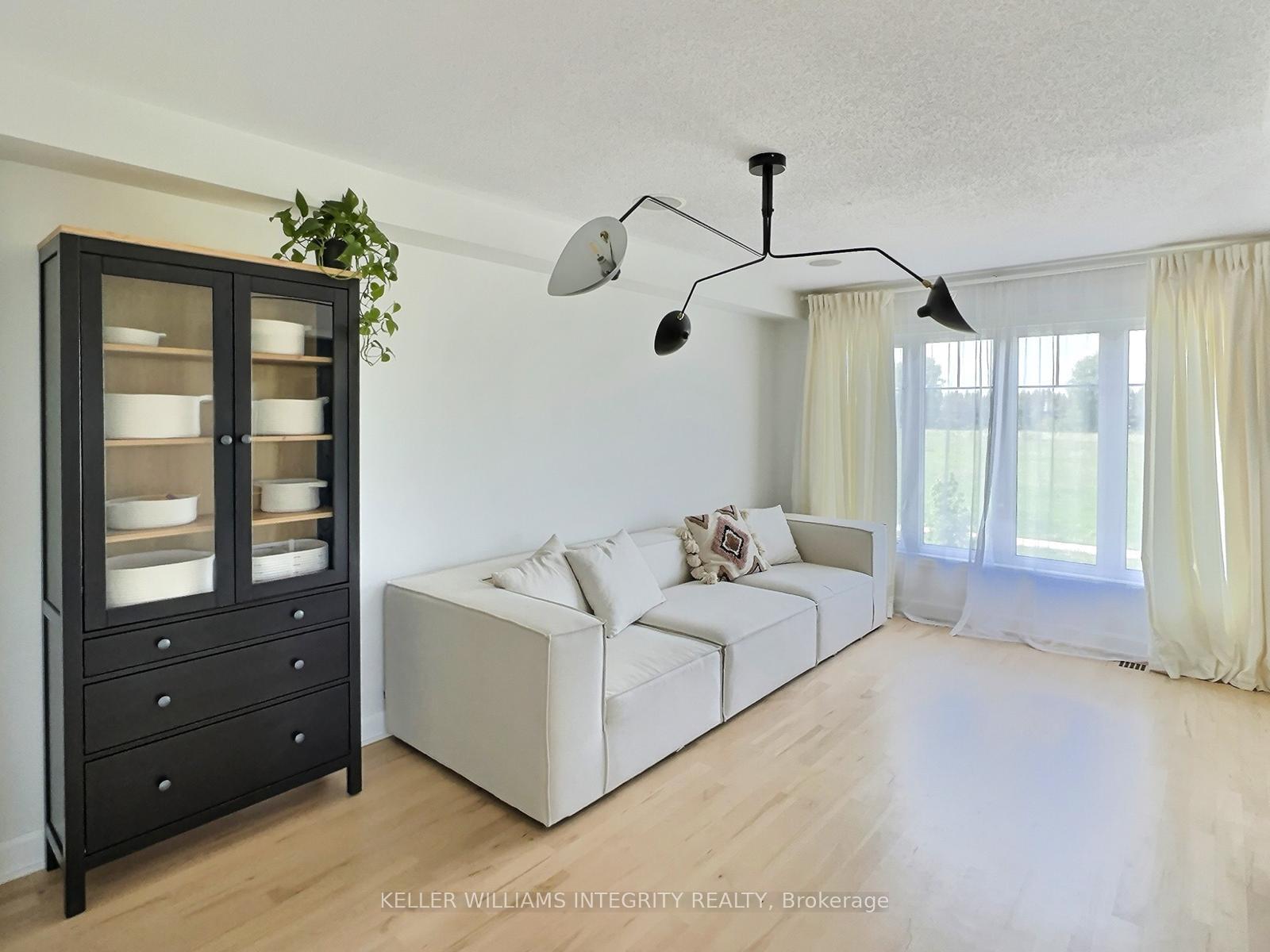 Photo 5 of 197 Par-La-Ville Circle, Ottawa, Stittsville (North) — HOMEH