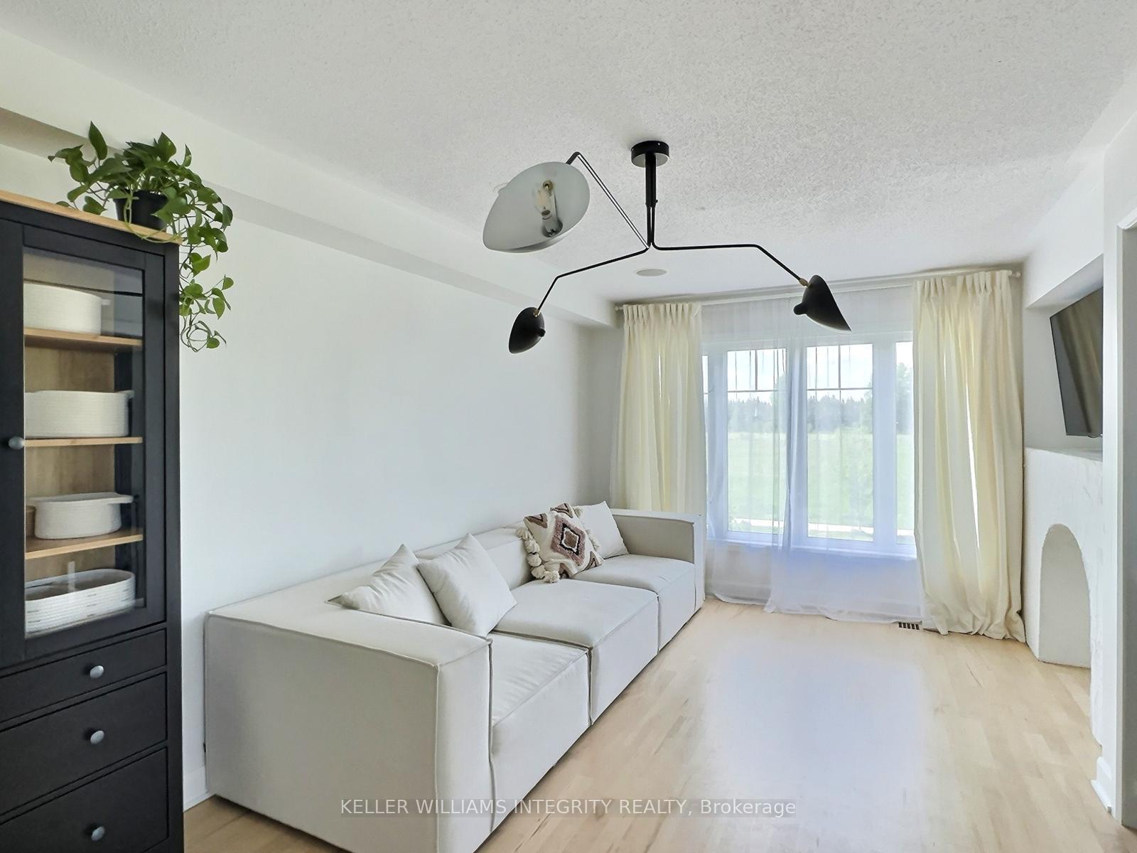 Photo 6 of 197 Par-La-Ville Circle, Ottawa, Stittsville (North) — HOMEH