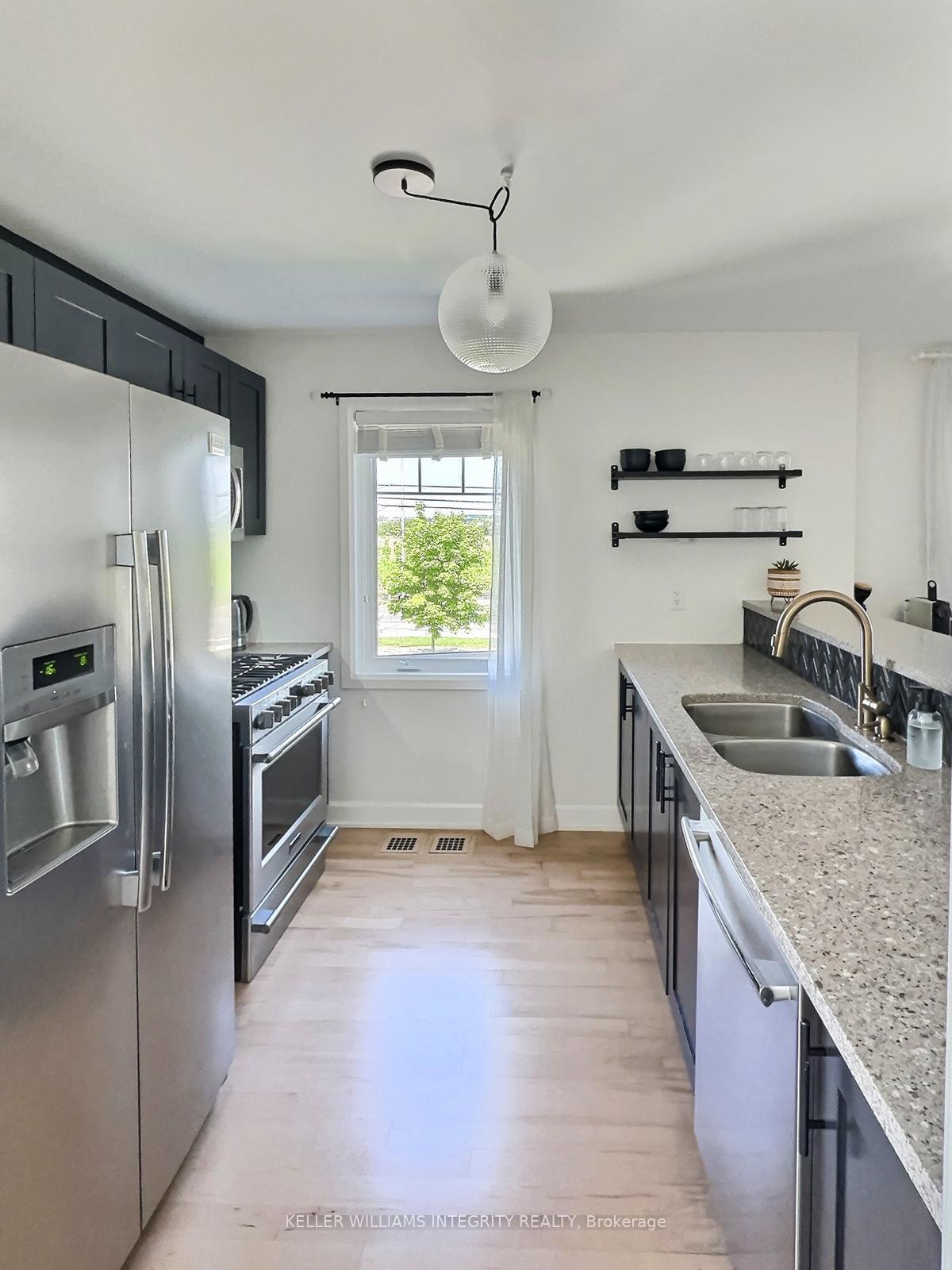 Photo 7 of 197 Par-La-Ville Circle, Ottawa, Stittsville (North) — HOMEH