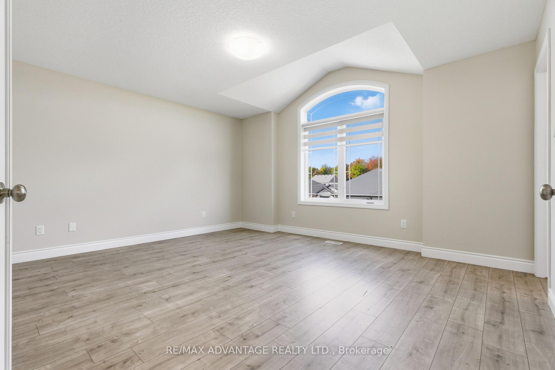 Photo 8 of 47 Ashberry Place, St. Thomas — HOMEH